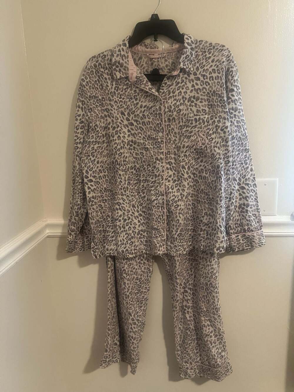 Victoria's Secret Grey/Pink Leopard Print Pajama Set Size L